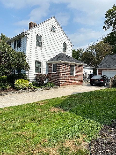 1st image of 217 Parsons Dr