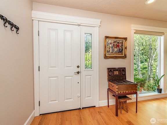 5th image of 1544 Mount Pleasant Road