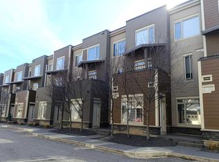 7 W Westpark Cmn SW #220, Calgary, AB T3H 0Y4