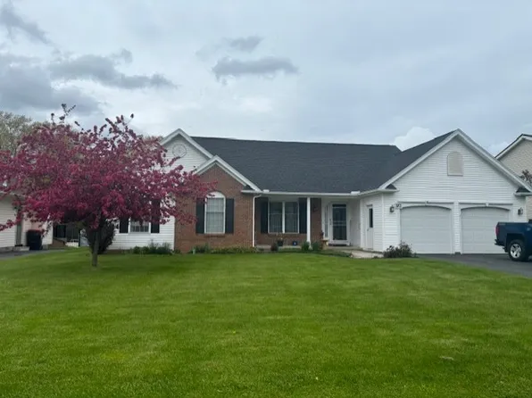 783 Whistlers Cove Ln, Rochester, NY 14612
