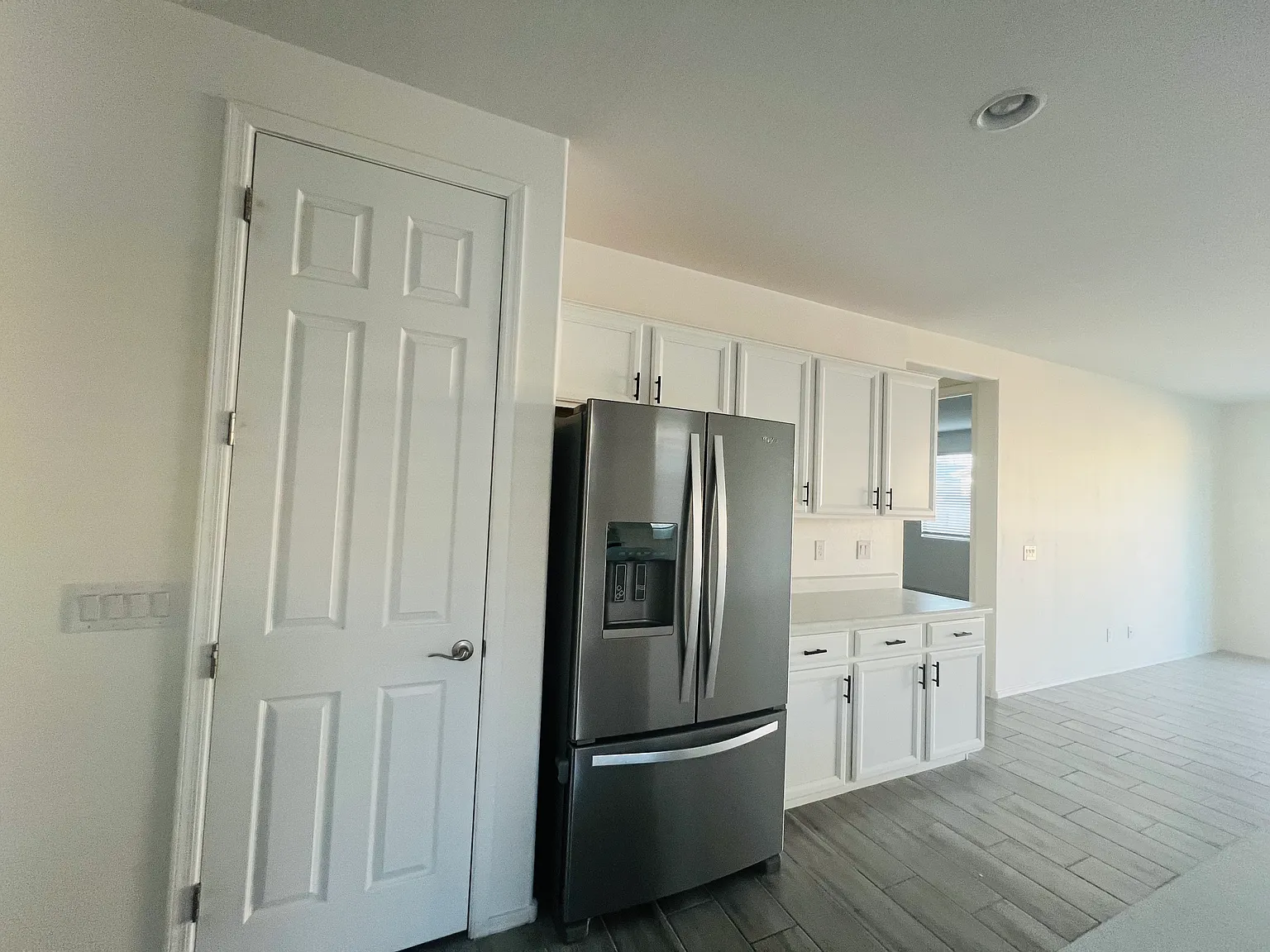 272 E Hawaii Dr — Photo 4