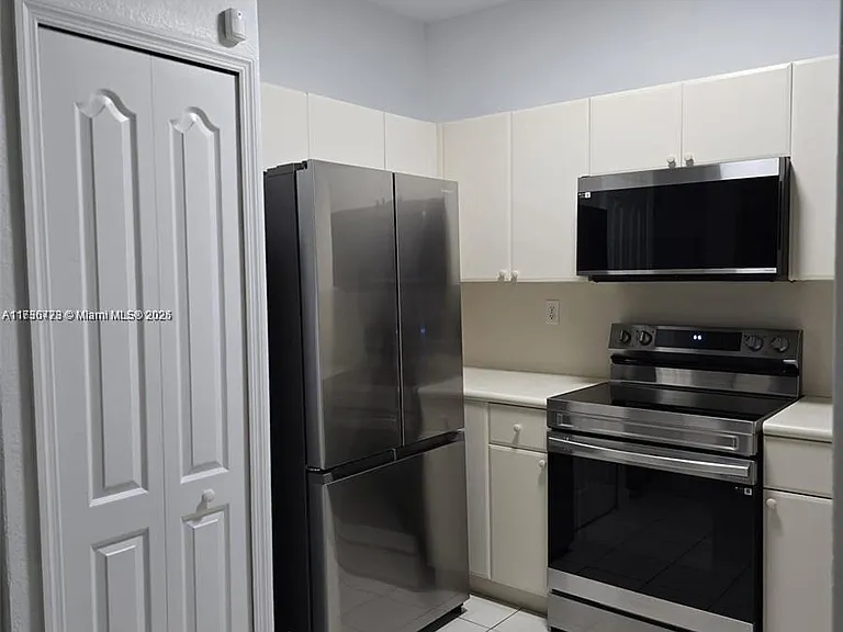 1656 SE 29th Ct #102 — Photo 3