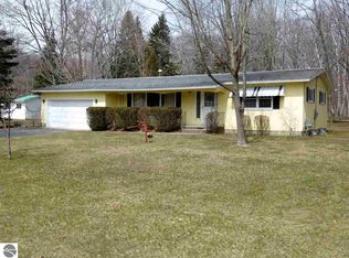 129 Maple Ave, Frankfort, MI 49635