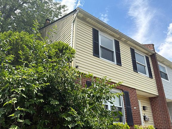 3rd image of 8 Bristol Way