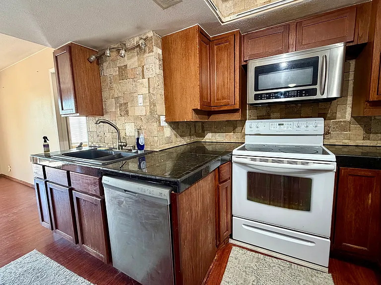 540 N May St #3106 — Photo 7