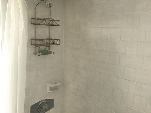 5th image of 327 Admiral St #2R
