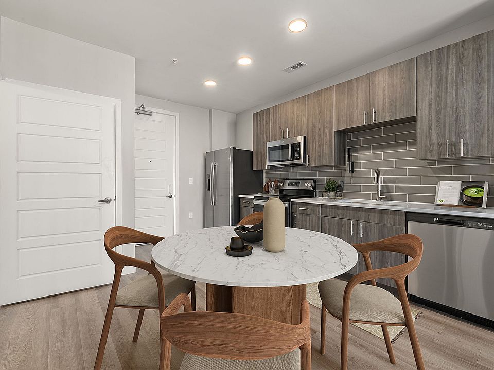 33-web-or-mls-Kitchen.Dining.Living3 (2)