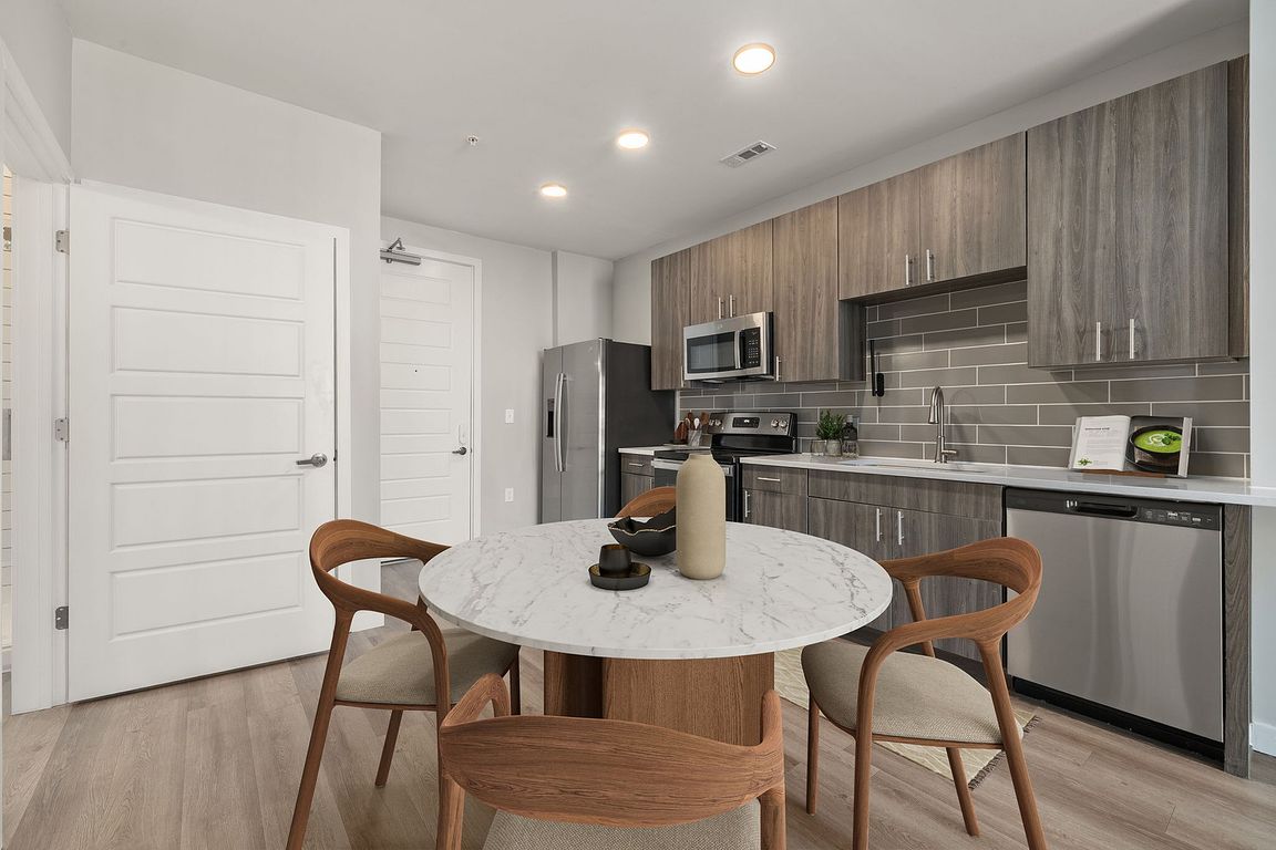 33-web-or-mls-Kitchen.Dining.Living3 (2)