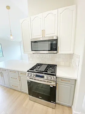 1025 Madrid Ave — Photo 6