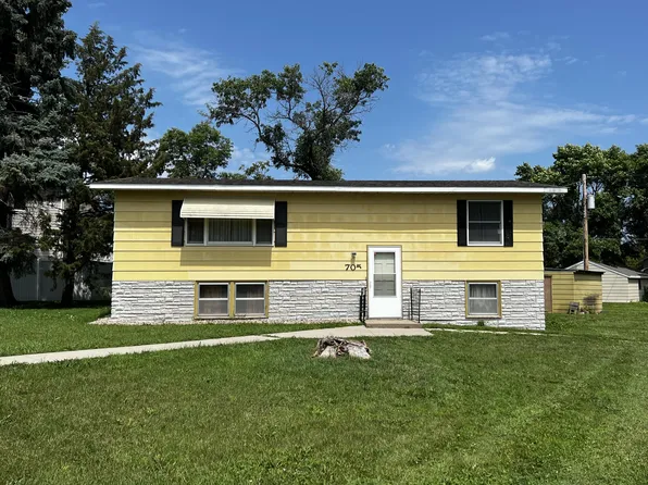 705 S 14th St, Aberdeen, SD 57401