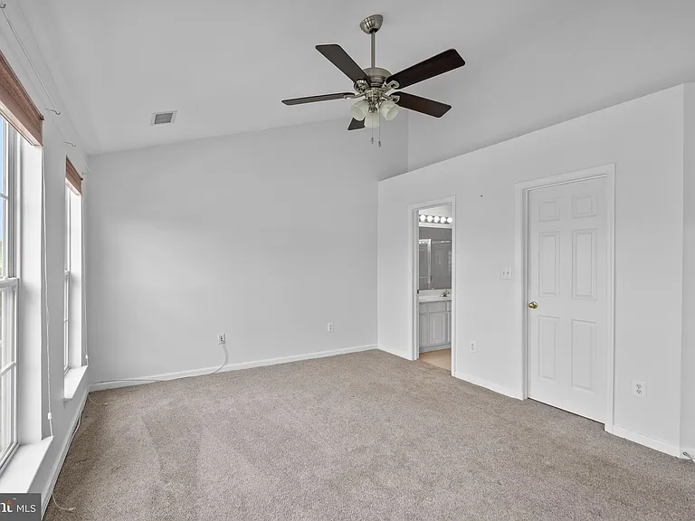 206 Heathwalk St #B — Photo 14
