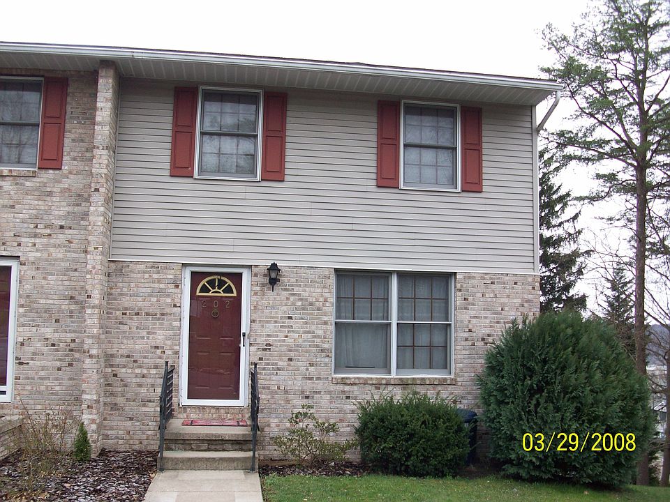 1300+ sq ft townhome front