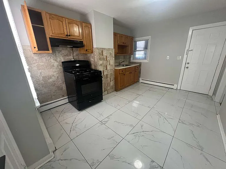 95 Butler St #1 — Photo 2