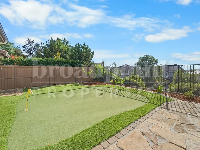 1672 N Las Flores Dr — Photo 36