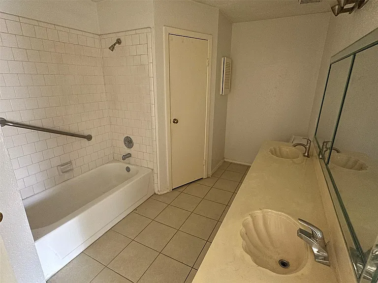6939 Greenyard Dr — Photo 10