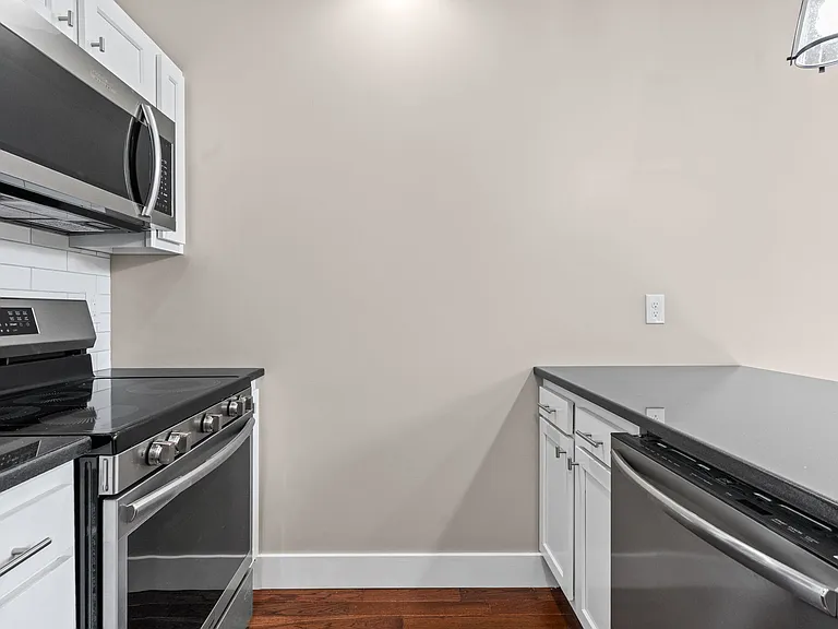 521 Warren St #4 — Photo 16