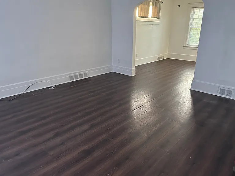 3352 Hudson Ave — Photo 2