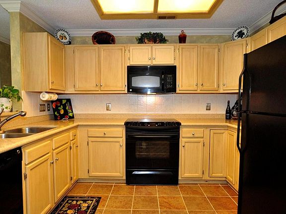 Maple glazed cabinets