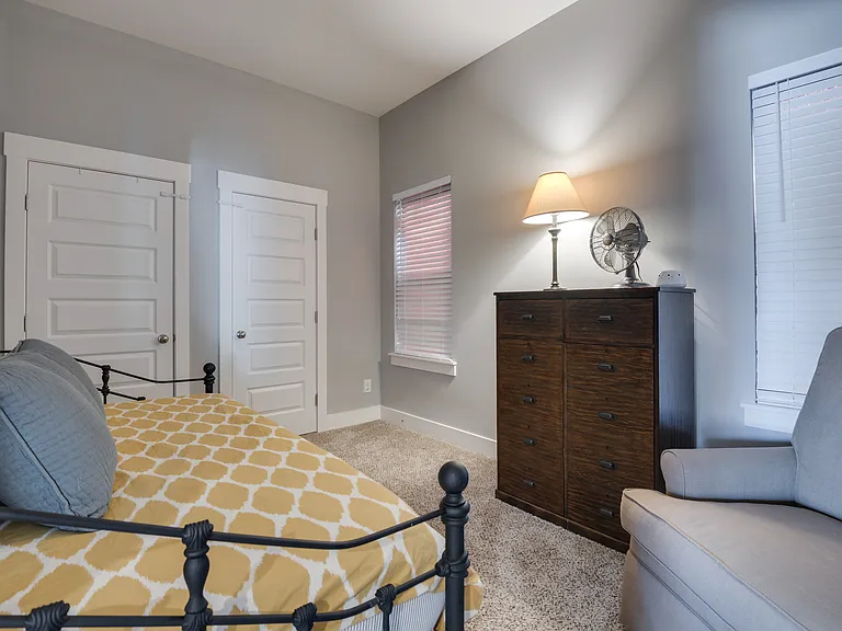 508 Morton Ave — Photo 15