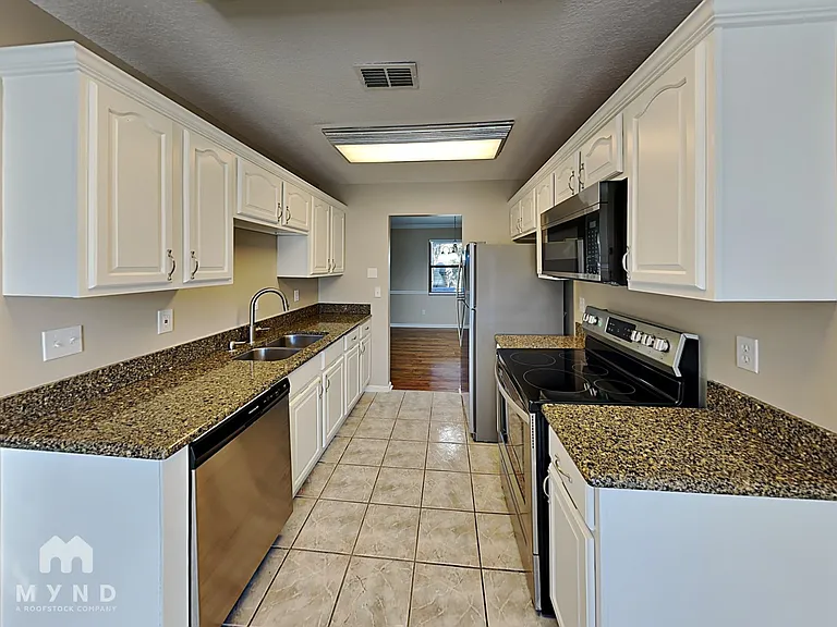 3315 Blackfoot Trl S — Photo 4