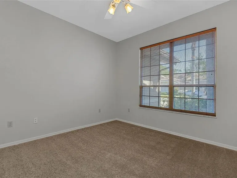 4044 Penshurst Park — Photo 37