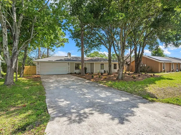 749 Elmont St NW, Palm Bay, FL 32907
