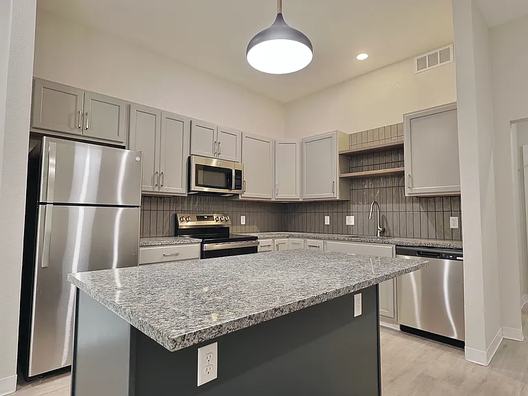 727 Poyntz Ave #205 — Photo 7