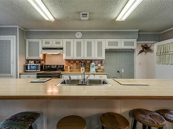 5th image of 3912 Laramie Dr