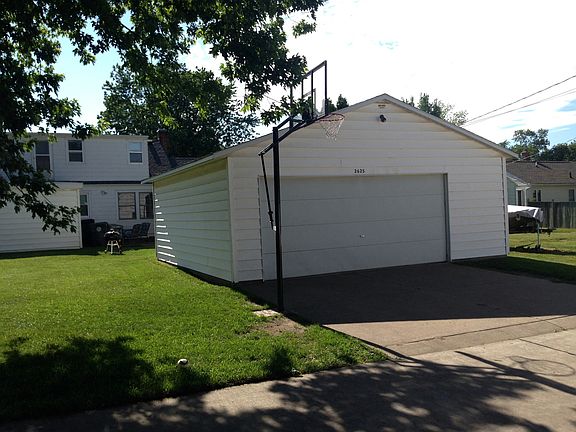 3rd image of 2625 Hoeschler Dr