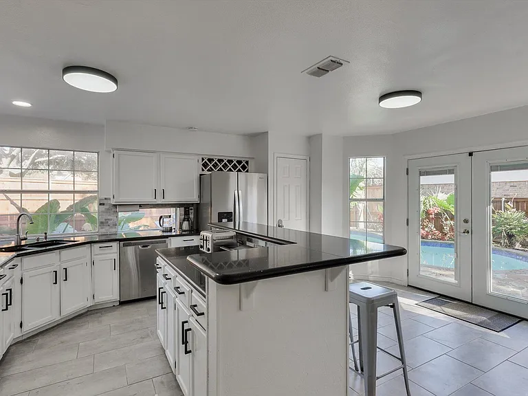 4402 Goodwin St — Photo 15