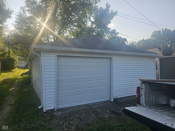 3rd image of 607 W 11th St