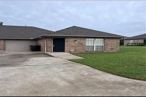 4324 Huntly Dr — Photo 1