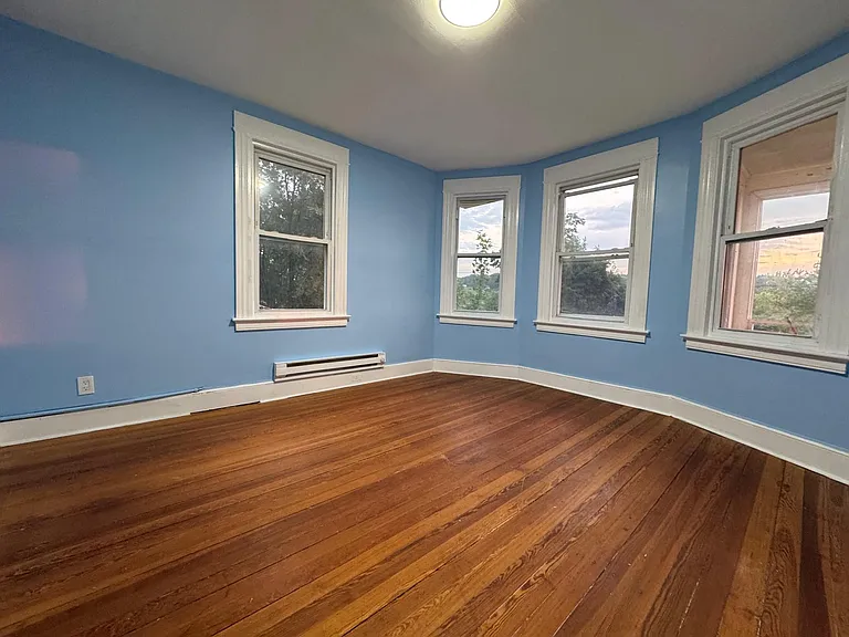 61-2 Lounsbury St #1 — Photo 10