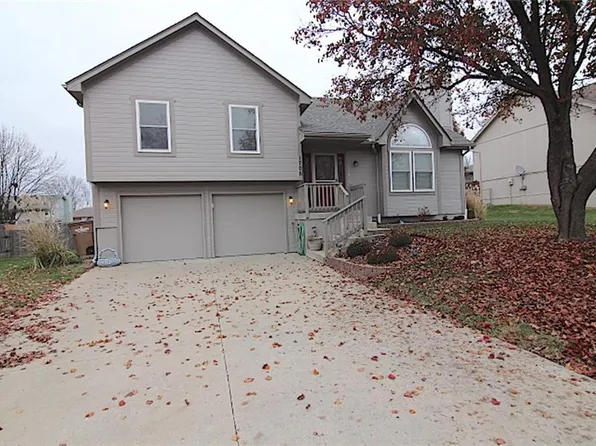 1706 Johnston Dr, Raymore, MO 64083