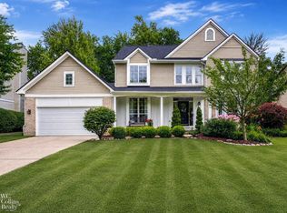 3130 Hidden Timber Dr, Orion, MI 48359