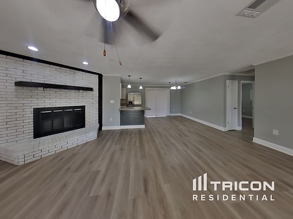 2nd image of 975 Lakeview Ave