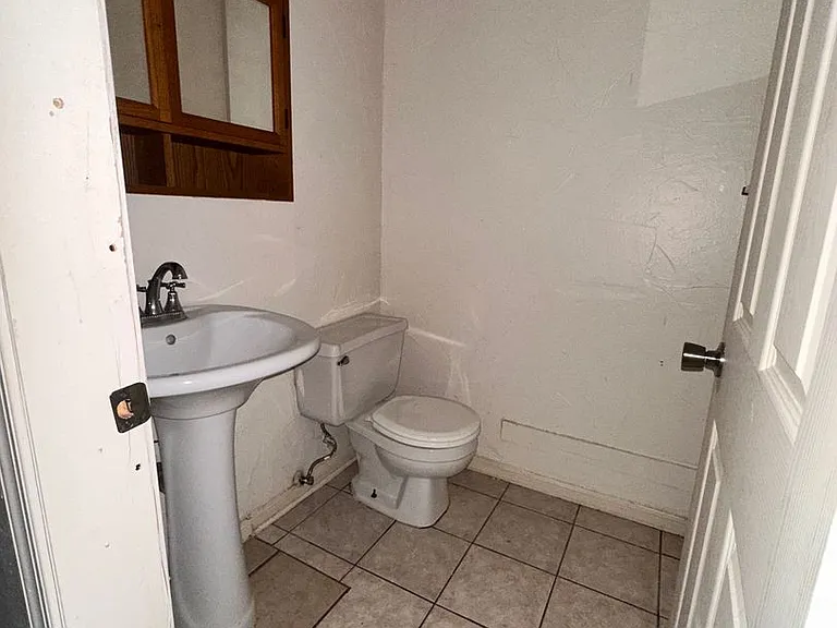 1103 Charisse St — Photo 11