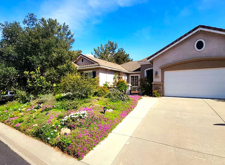 Very well maintained home.