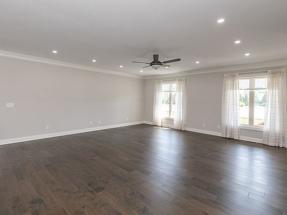4th image of 1686 Devonshire Dr