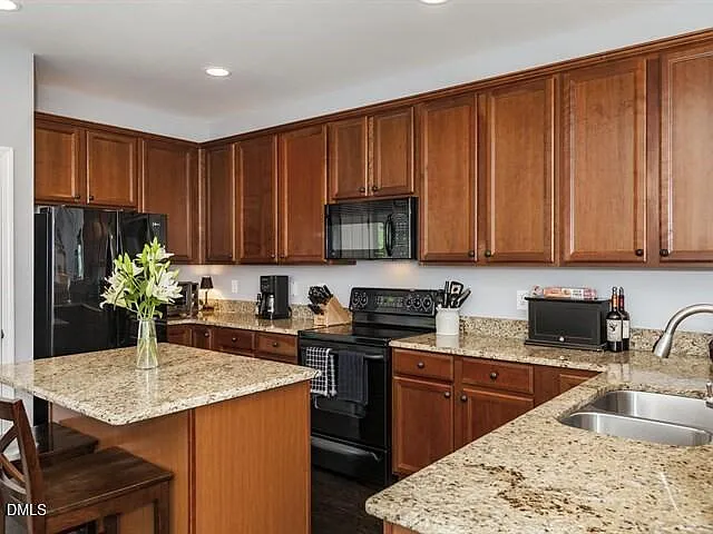 340 Kinellan Ln — Photo 10
