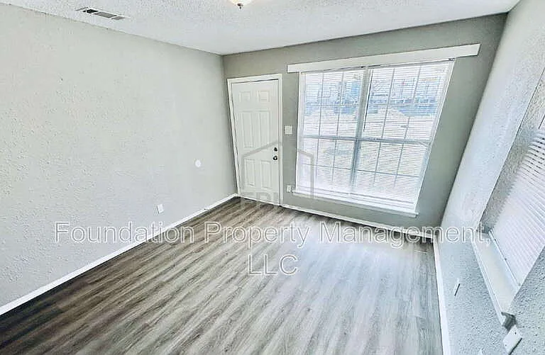 276 W Davant Ave — Photo 3