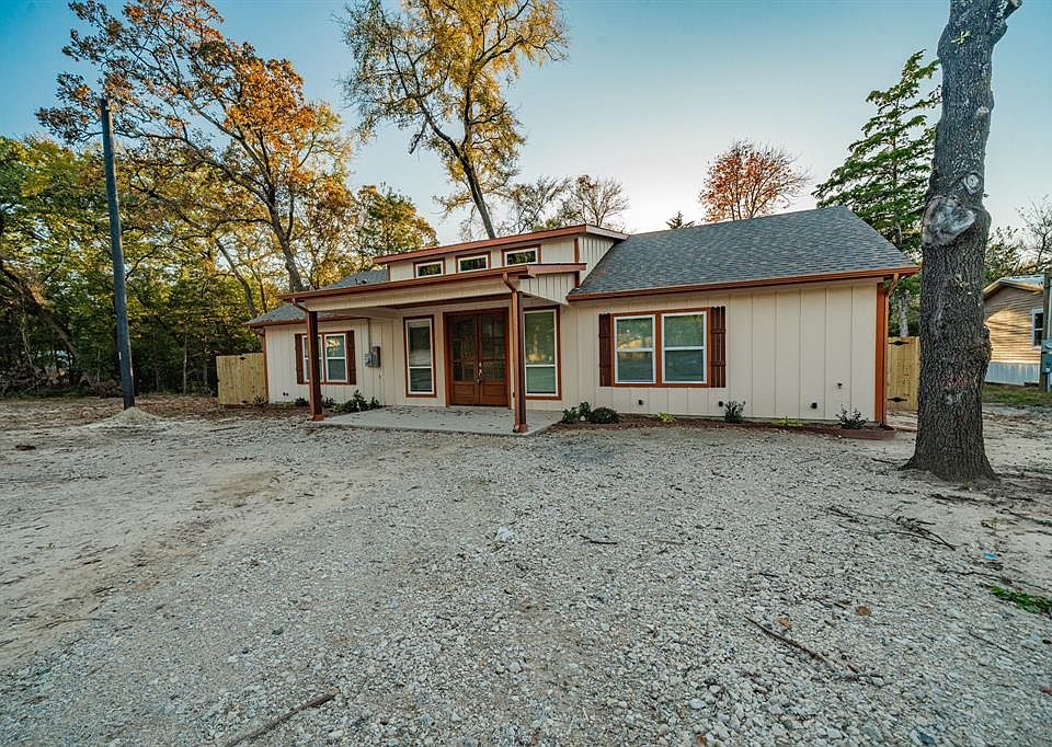 1st image of 9469 Pinewood Dr