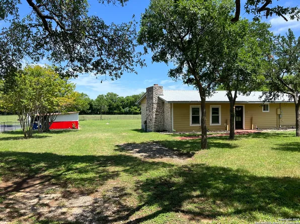314 Trainer St, Blanco, TX 78606