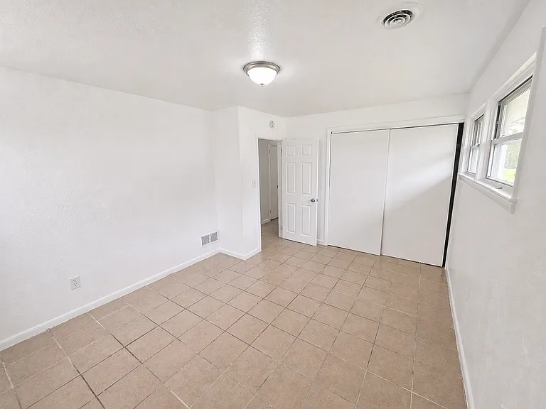 106 Louise Rd — Photo 12