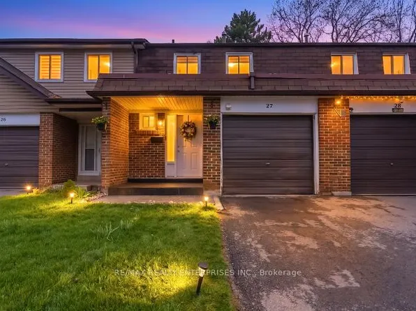 3025 Cedarglen Gate #27, Mississauga, ON L5C 2V7