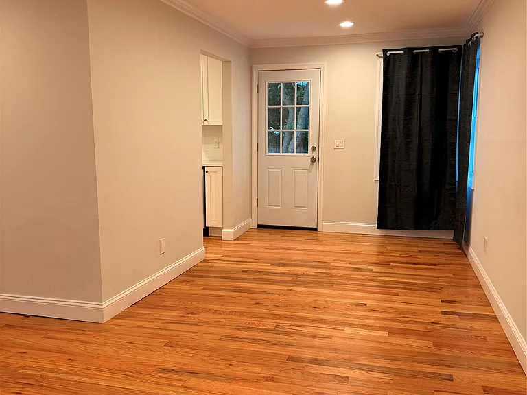 43 Lakewood Ave — Photo 4