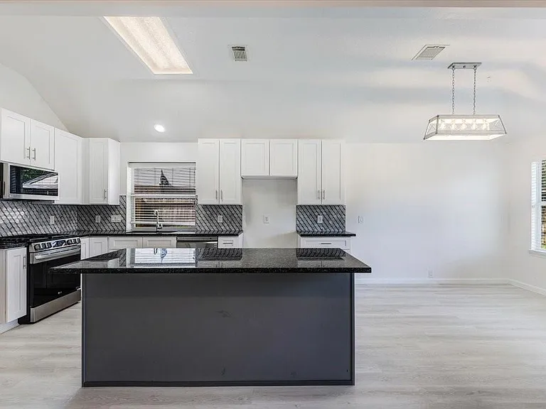 29927 Sunwillow Creek Dr — Photo 3