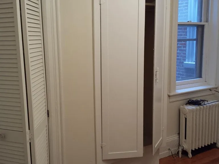 1953 Locust St #2R — Photo 16
