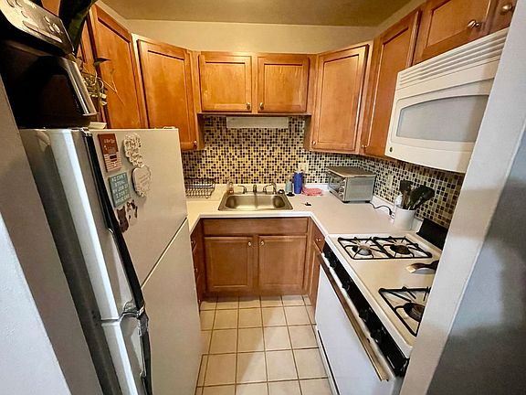 4th image of 3445 N Oakland Ave APT 103