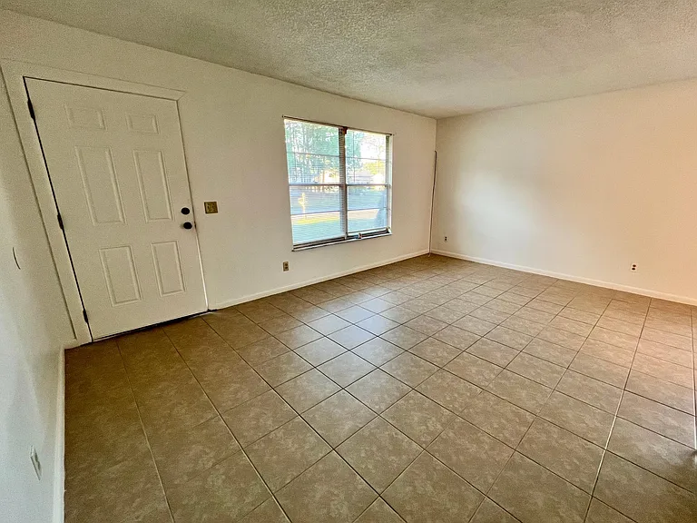 103 Admiral Cir #A — Photo 2